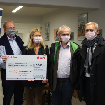 E.ON SE - Aus Restcents werden 5000 EUR für die Tafel Potsdam